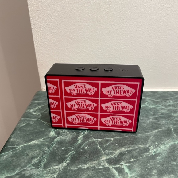 Limited edition vans Bluetooth speaker - Picture 2 of 2